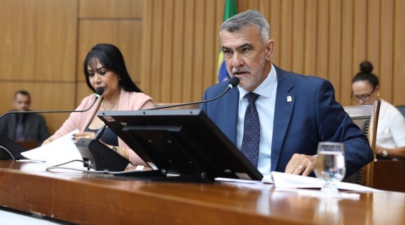 Presidente da Aleto encaminha projeto do novo PCCR da Educação para análise da CCJ