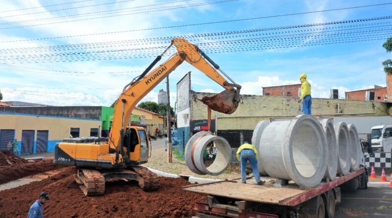 ASTT orienta sobre rotas alternativas em trecho no Centro durante obras em AraguaÃna