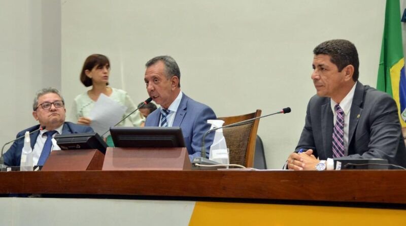 Deputados aprovam PEC que altera prazo para convocação de suplente em caso de licença particular