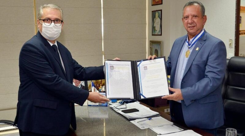 Antonio Andrade é homenageado pelo Tribunal de Contas do Tocantins