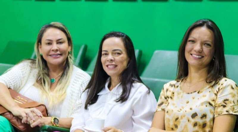 Câmara de Araguaína homenageia mulheres que se destacam na gestão da saúde pública
