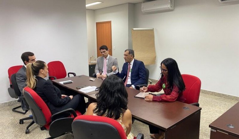 Novo secretário da Educação do TO discute com MP redistribuição de vagas do concurso de 2023