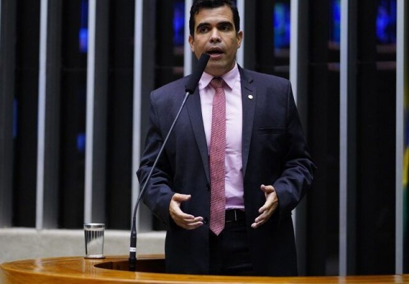 Ministro Flávio Dino suspende diligências contra Ricardo Ayres no âmbito da Operação Fames-19