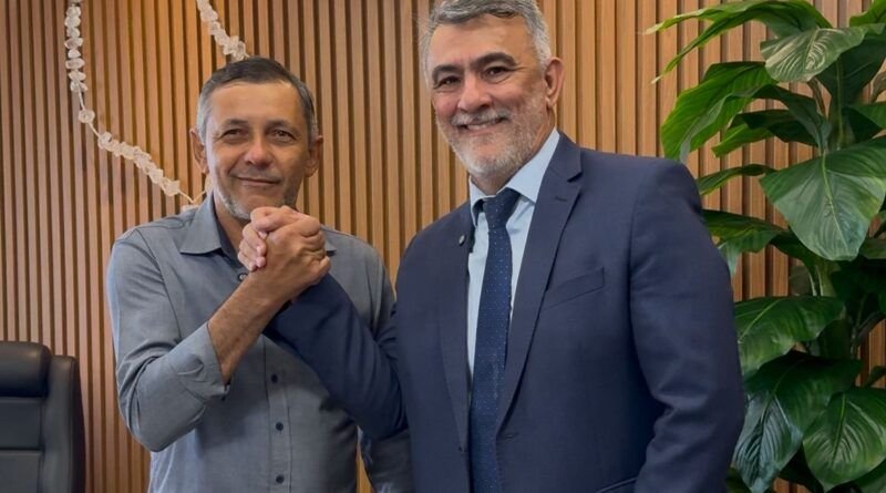 Emenda paga: deputado Amélio garante R$ 200 mil para aquisição de ambulância em Piraquê