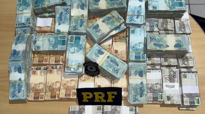 PRF apreende quase R$ 1 milhão em dinheiro vivo durante abordagem na BR-153 em Araguaína