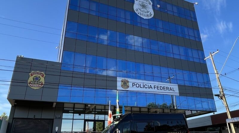 PF cumpre mandado de busca mãe suspeita de compartilhar fotos e vídeos do próprio filho sendo abusado