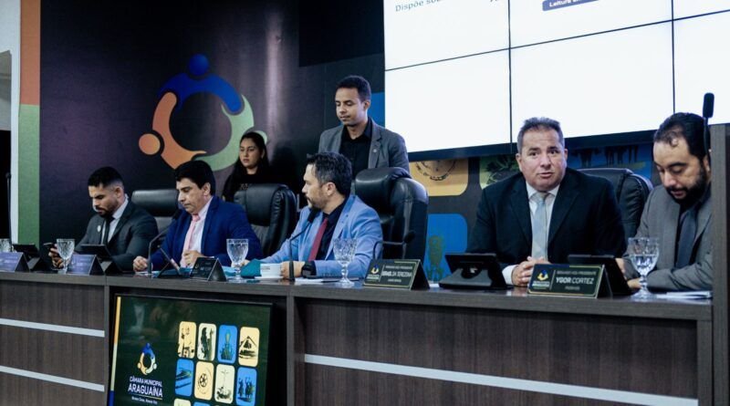 Em meio a ?crise financeira? Câmara de Araguaína paga R$ 12 mil a auxiliar administrativo e R$ 8 mil a vigilante em contratos temporários sem concurso