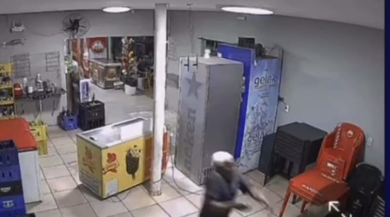VÍDEO: Idoso é preso suspeito de esfaquear comerciante em Araguaína