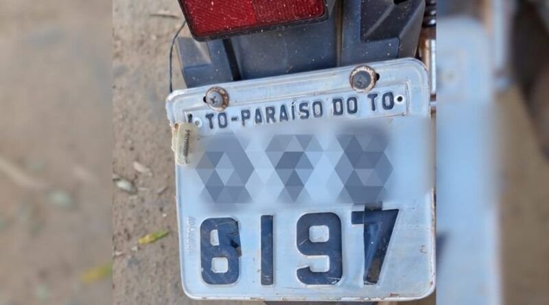 Moto com placa adulterada com fita isolante é apreendida pela Guarda Metropolitana em Palmas