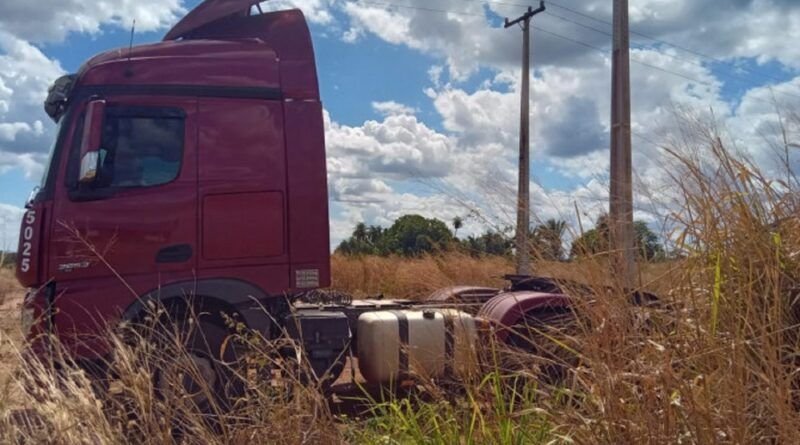 Criminosos atiram em caminhão e fazem motorista de refém na BR-153, entre Araguaína e Wanderlândia