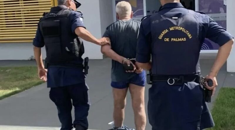 Homem é preso com o pênis pra fora ao lado de criança nua em Palmas