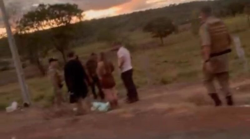 Homem morre atropelado ao tentar socorrer vítima de acidente na TO-222; motorista foi detido por populares