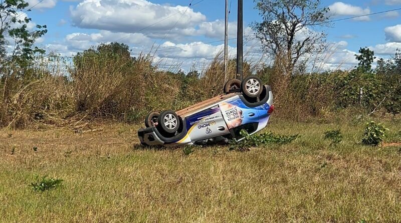 VÍDEO; Mulher e duas crianças ficam feridas após carro capotar na TO-222, próximo a Araguaína