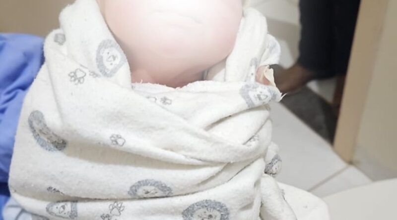 Vídeo mostra momento em que bebê de 07 dias é abandonado em Filadélfia