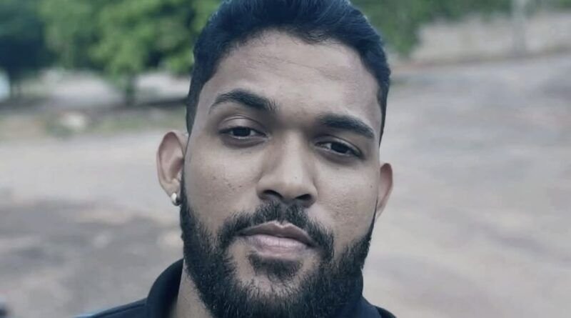 Barbeiro que sofreu acidente de carro com amigos morre no hospital após 10 dias internado