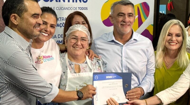 Amélio Cayres destaca parcerias institucionais em solenidade do projeto ?Mãos que Criam?