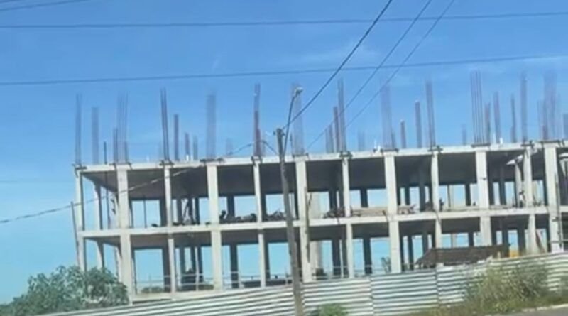 Prefeitura de Araguaína já gastou R$ 2 milhões na obra paralisada da Câmara e diz esperar emendas para continuar